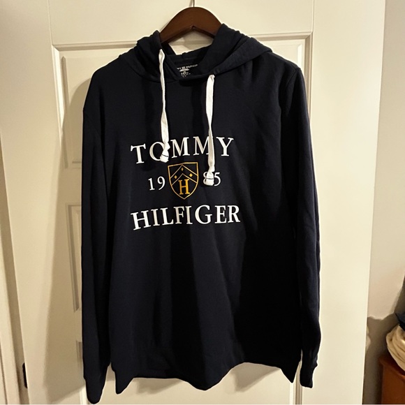 Tommy Hilfiger Sweatshirt and Short Set - Picture 1 of 5